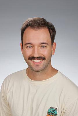 Porträt von Adrian Yeniley